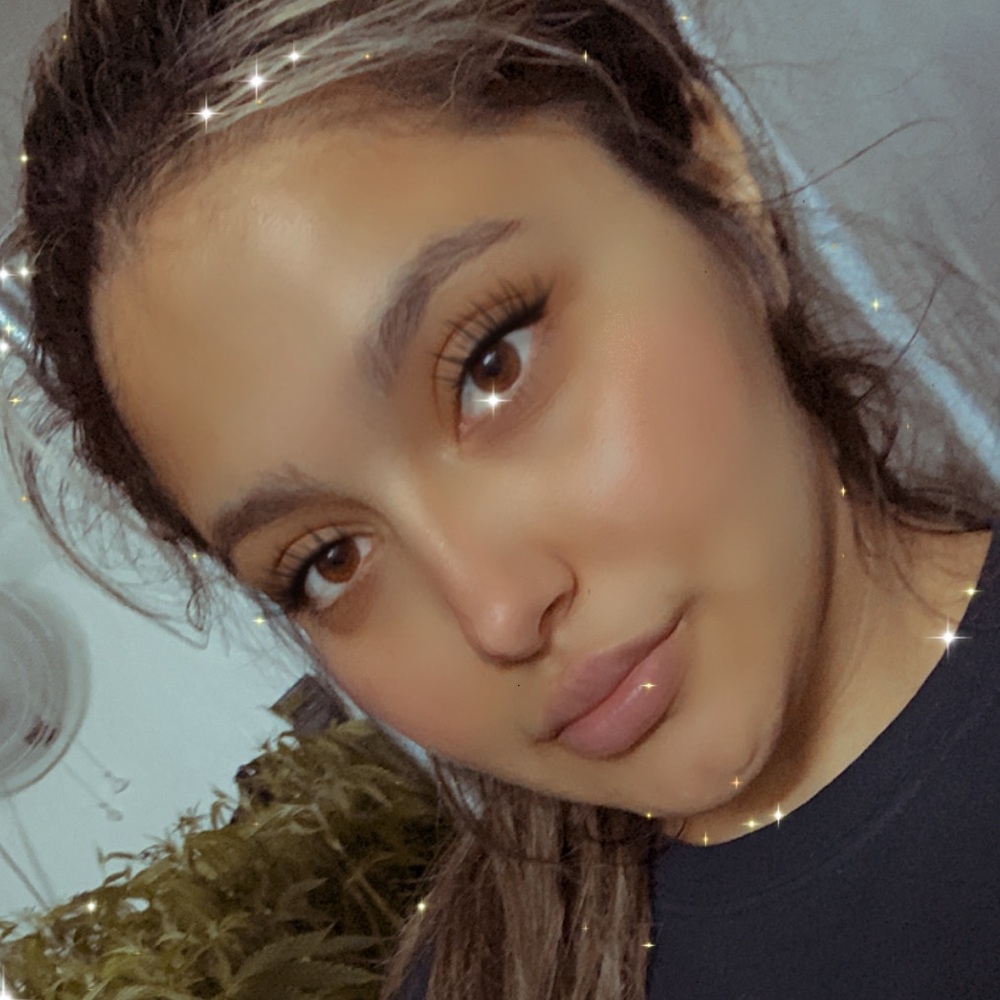 Meet your Posher, Yasmine
